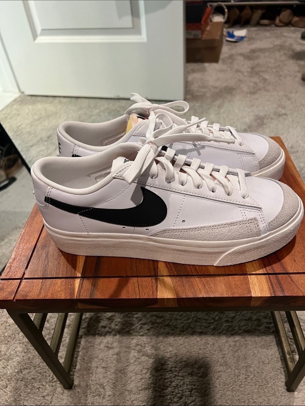 🆕 Nike White Low-Top Sneakers with Black Swoosh